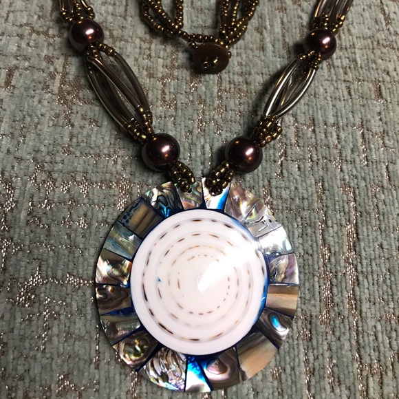 2 FOR $20 ITEM
138. Beautiful Shell Disc Necklace HANDMADE - Picture 4 of 8